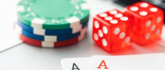 Online Poker εναντίον Standard Poker - Ποια είναι η διαφορά;
