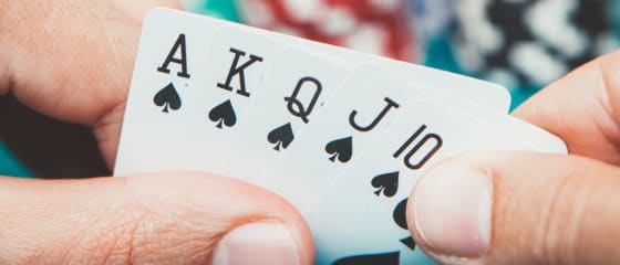 Χέρια πόκερ που κερδίζουν