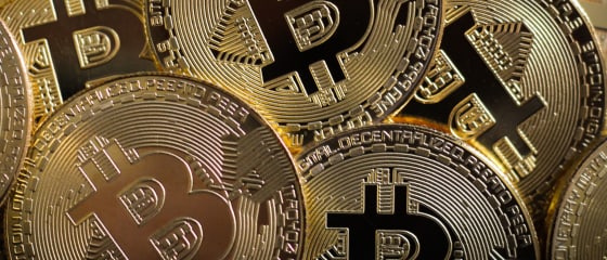 Bitcoin εναντίον παραδοσιακών μεθόδων πληρωμής για διαδικτυακά καζίνο: Πλεονεκτήματα και μειονεκτήματα